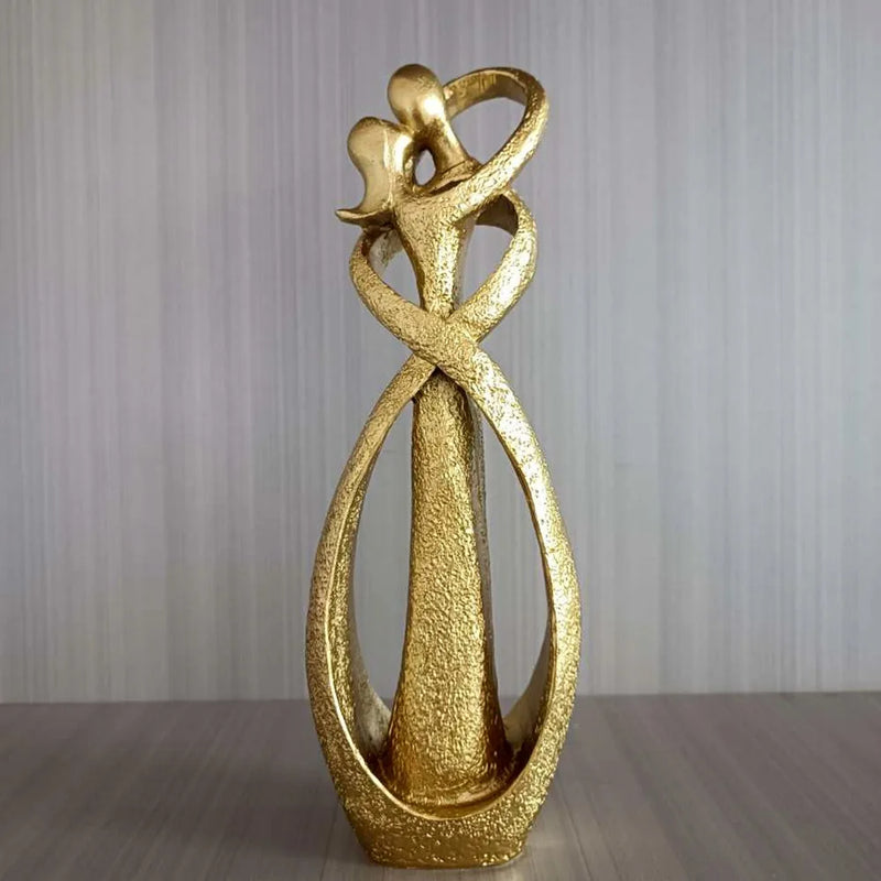 Escultura Abstrata de Casal Beijando em Resina